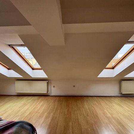 120 M2 Apartment In The Centre Of The Old Town Братислава Экстерьер фото