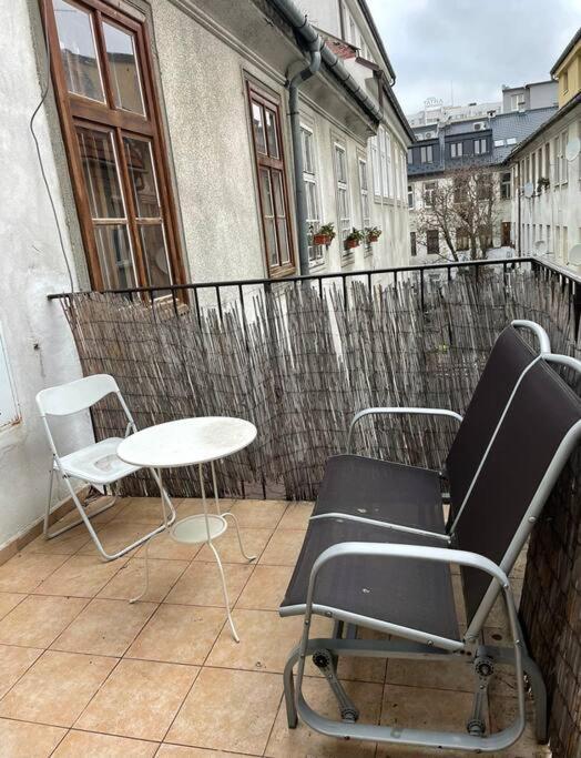120 M2 Apartment In The Centre Of The Old Town Братислава Экстерьер фото